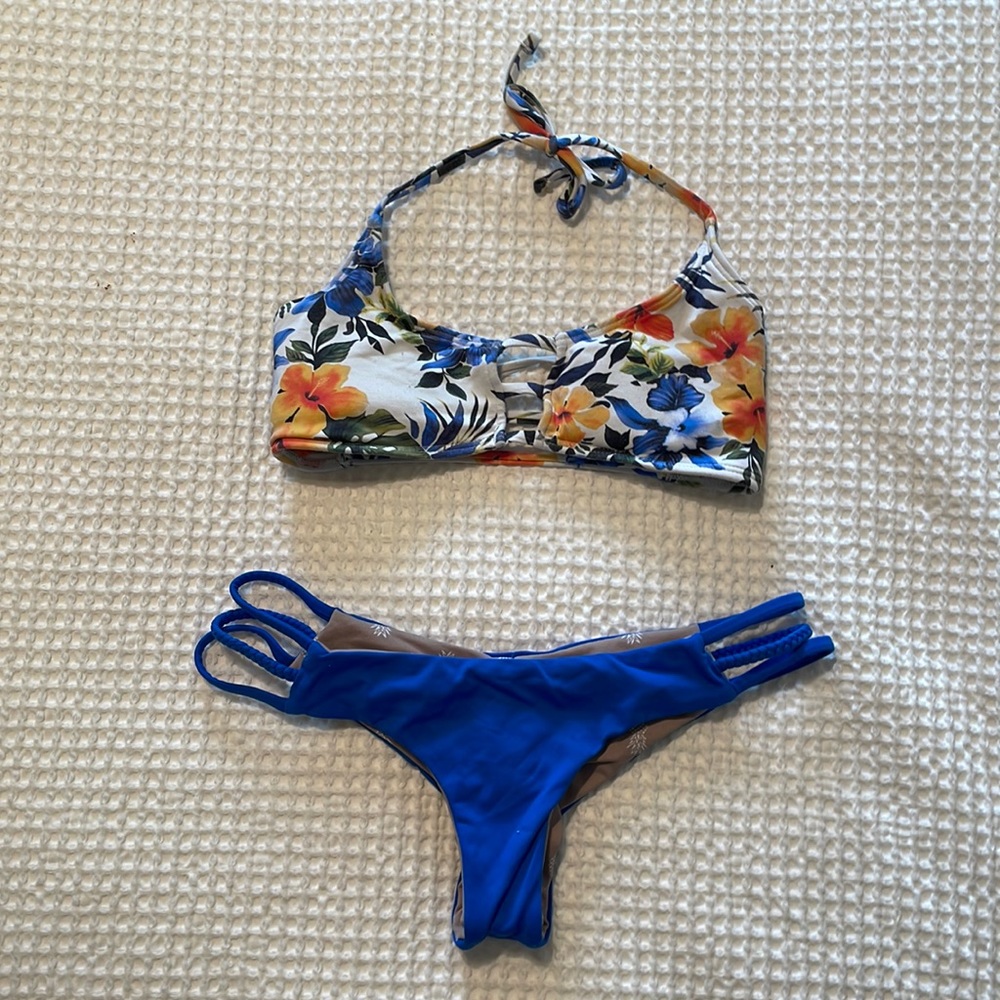 Cheeky Bikini - L bottom, M top - L fit well due to cheeky fit